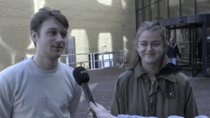 Video | Wat doen UvA&rsquo;ers voor het klimaat? &lsquo;Douchen is echt mijn relax-momentje&rsquo;